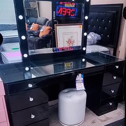 Special New Vanity Desk With Lights Sample Floor Only $700