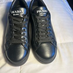 Prada Milano Número 6 1/2