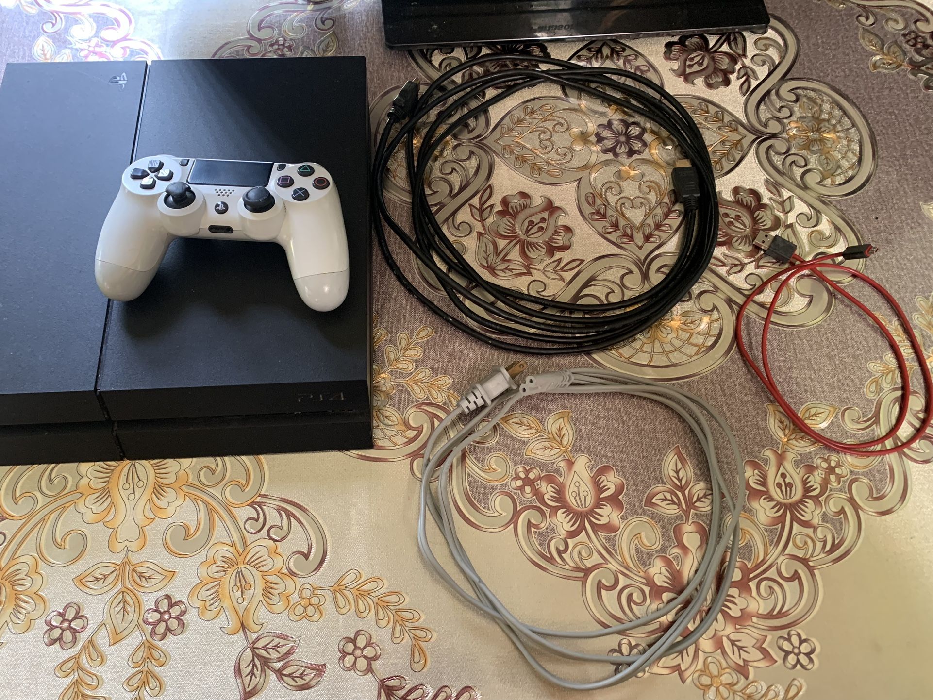 PlayStation 4 , With ( One ) Controller , And Cables