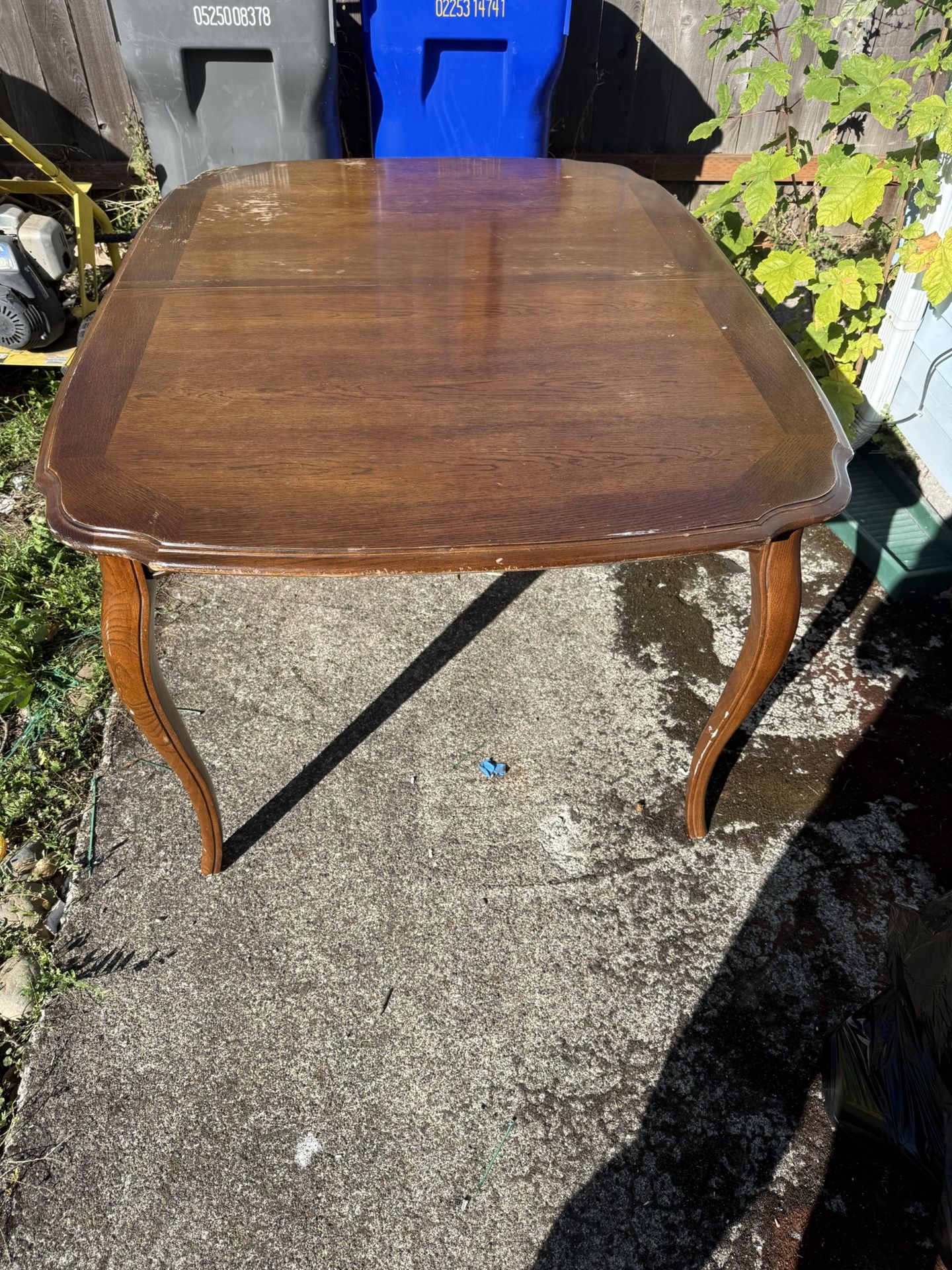 Full Table Set ( Comes With Chairs)