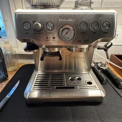 Breville Stainless Steel Barista Express Expresso Machine Light Silver BES870XL;15 Bars Pressure, Milk Frother And Grinder