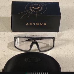 NEW - Oakley Sutro Photochromic Lenses