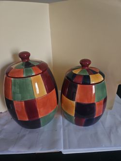 Tabletops Caracas edition canisters