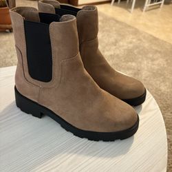 Women Old Navy Brown & Black Boots Size 7 