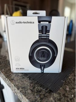 Audio-Technica ATH-M50X Professional Studio Monitor Headphones