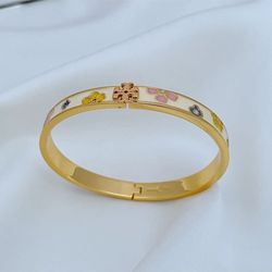 Tory Burch Bracelet Flower Design Gold
