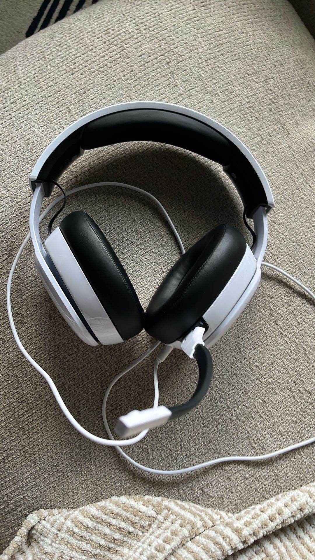 Captain 300 Wired Headphones