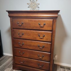 BEAUTIFUL BROWN TALL DRESSER 5 DRAWERS 