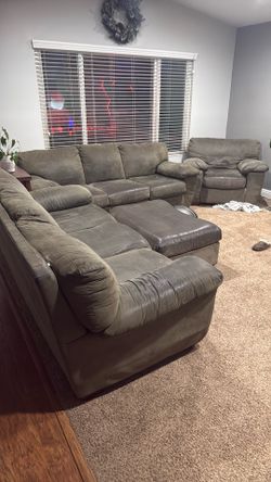Free Sofas And Chair With Ottoman 