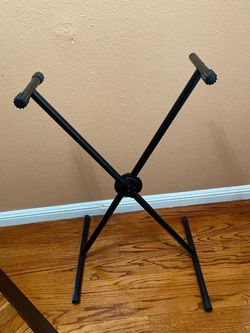 Adjustable X-Style Keyboard Stand – Missing Rubber Foot