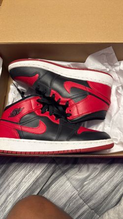 Air Jordan 1 Mid GS 'Banned'