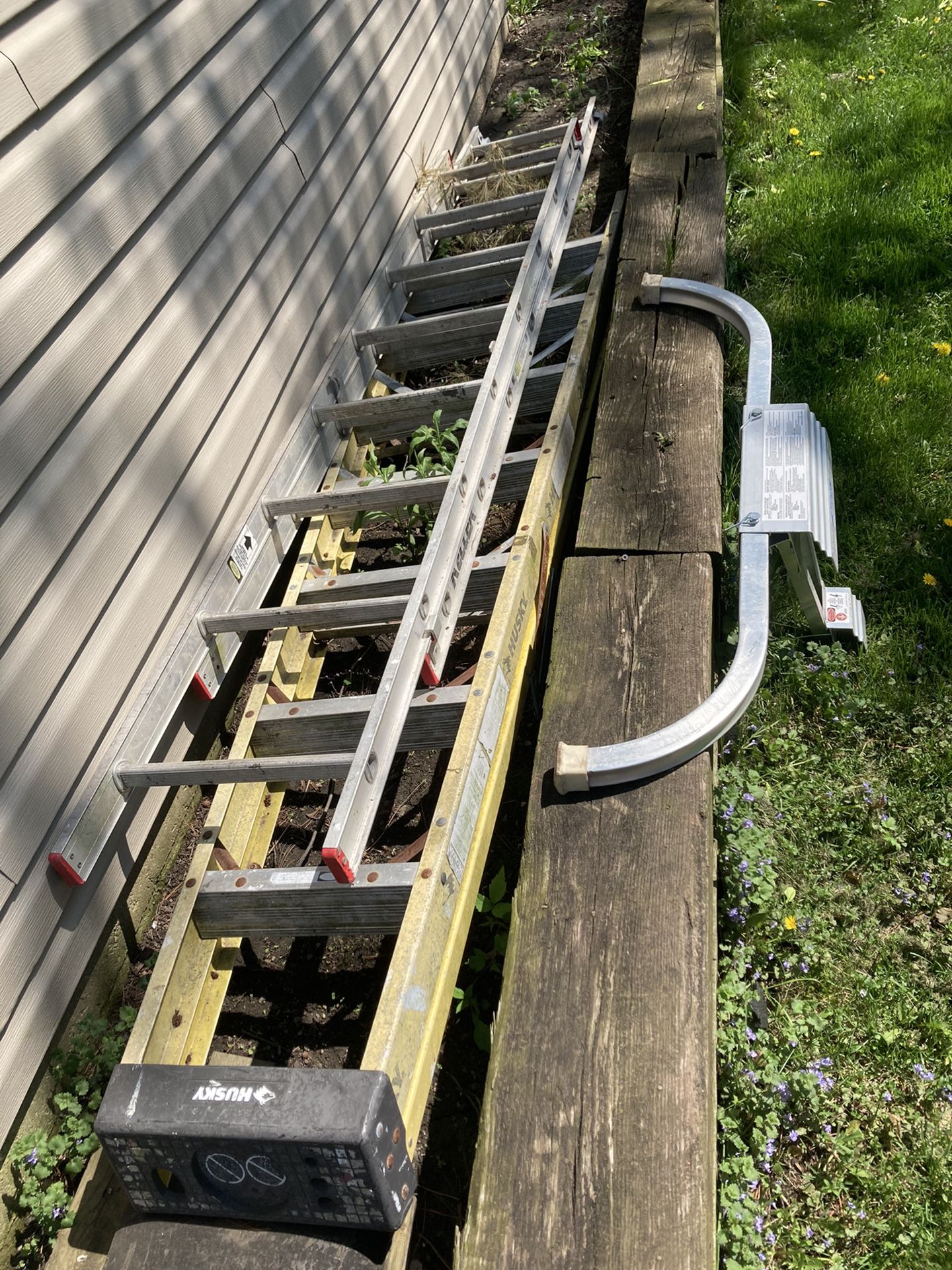 16’ Aluminum Ladder 8’ Stepladder And Ladder Stabilizer 