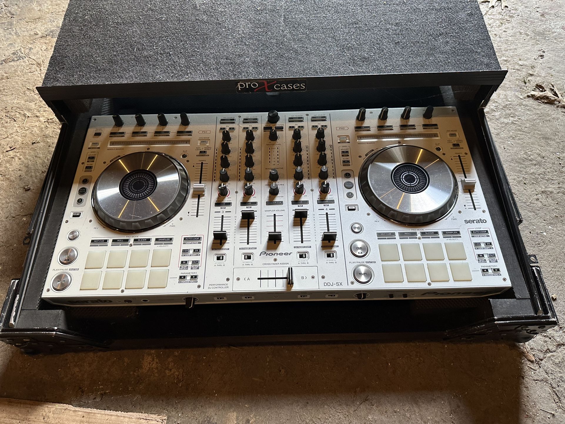 Pioneer DDJ-SX-W White Edition DJ Controller