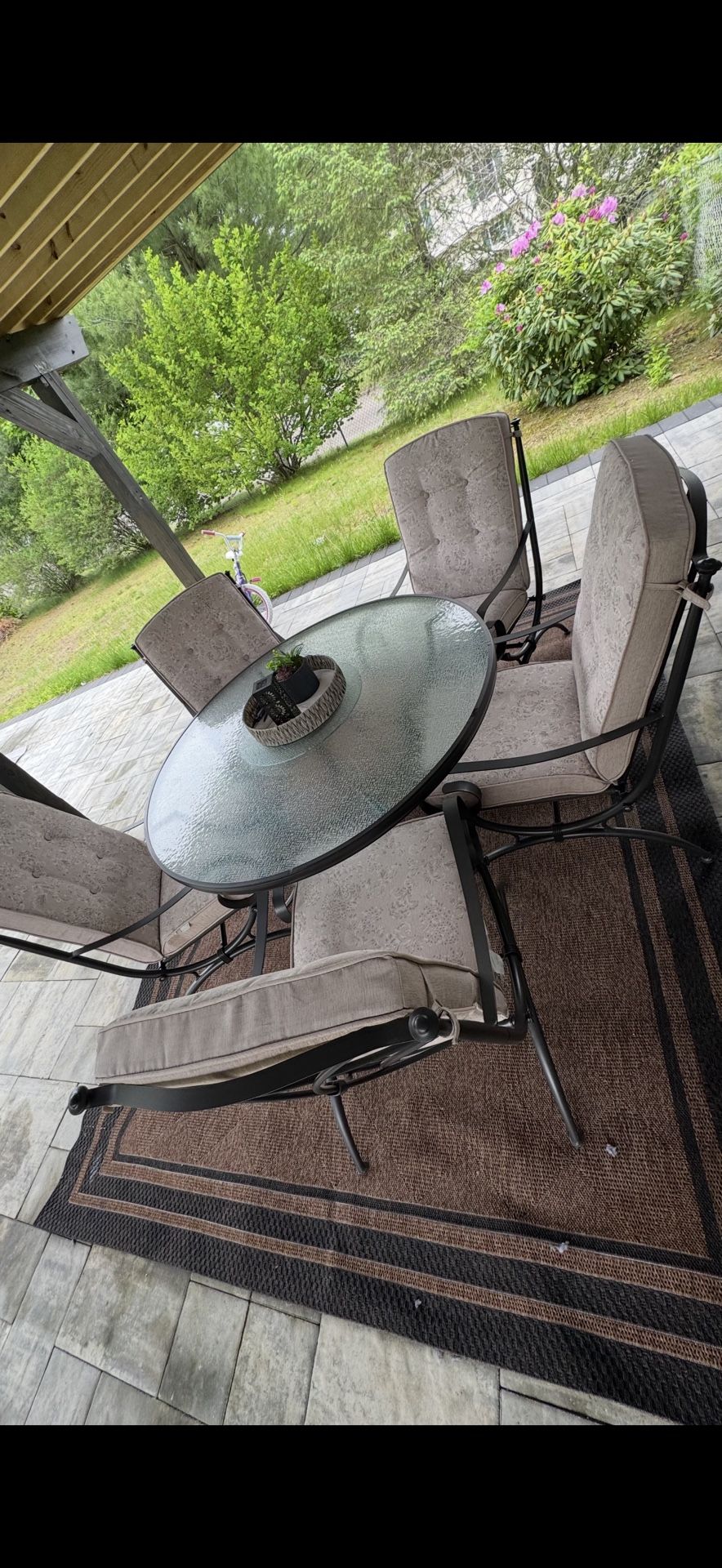 Brand New Table And Chairs Outdoor
