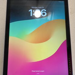 Apple iPad 6th Gen 32GB WiFi  9.7”