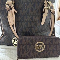 Authentic Michael Kors Handbag w/matching MK Wallet 