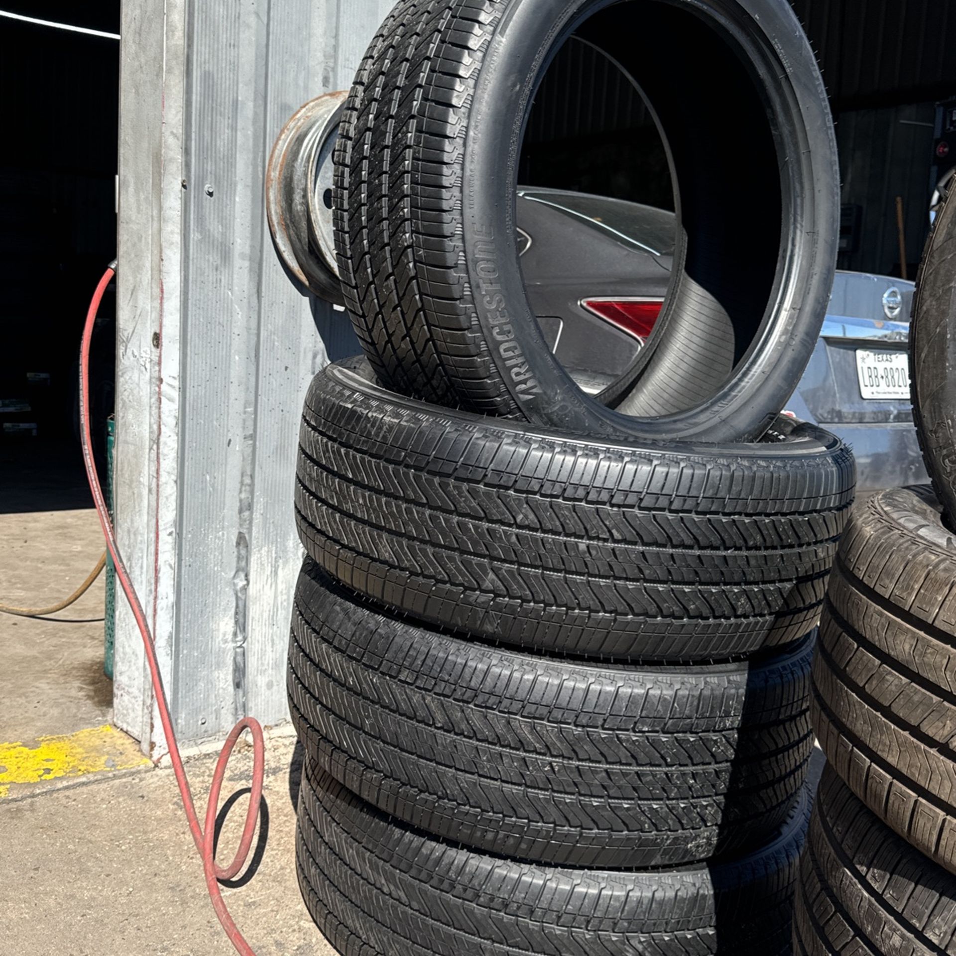 Semi New Bridgestone 275-50-22