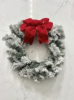 New 24 Inch Flocked Wreath