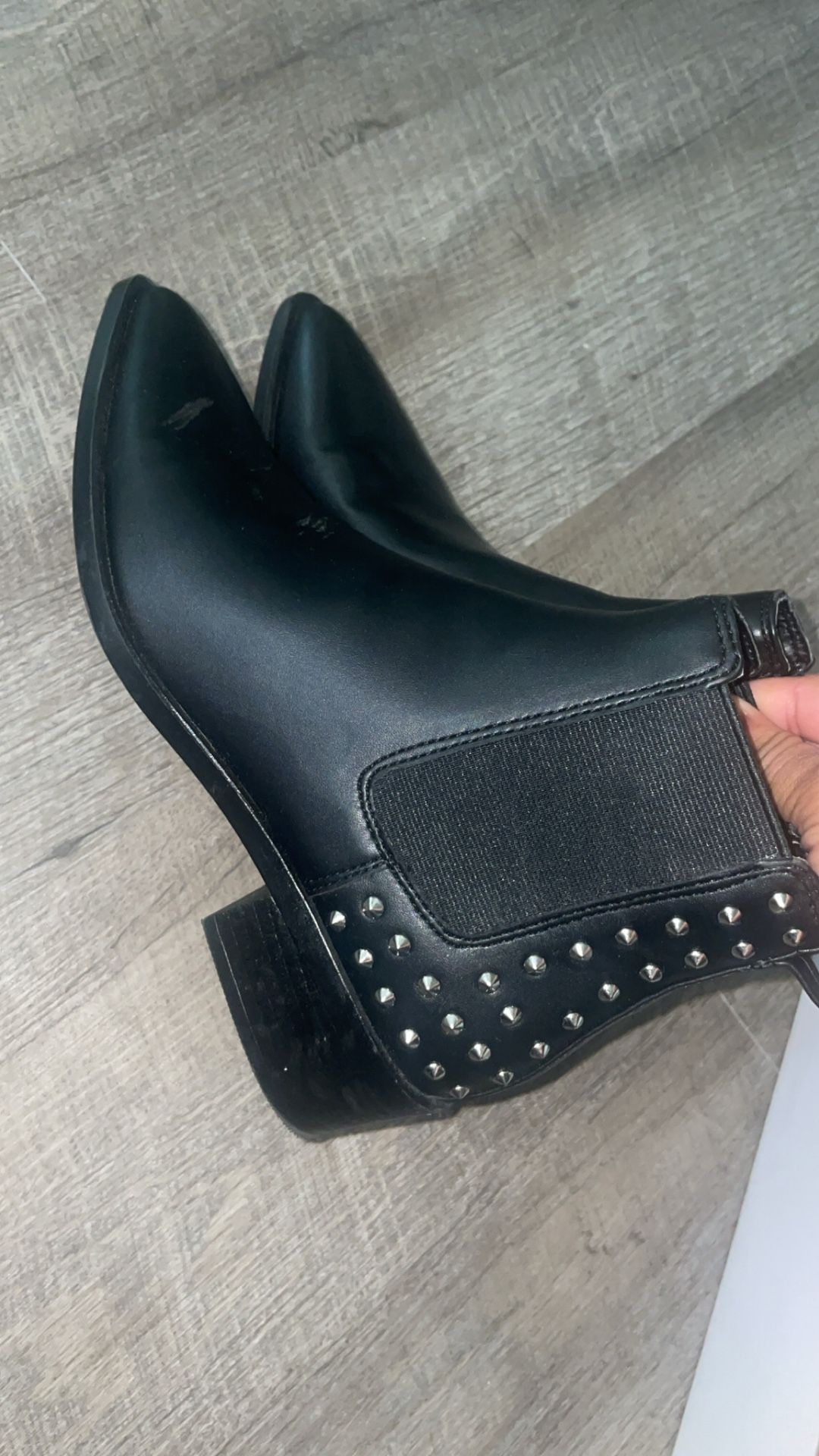 Steve Madden JUGGLE Black Studded Ankle Boots – Size 6.5