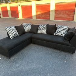 Super Comfy Nice Black Sectional Couch 🚚🚚