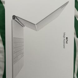 iPad Pro 6th Gen 12.9 Magic Keyboard 