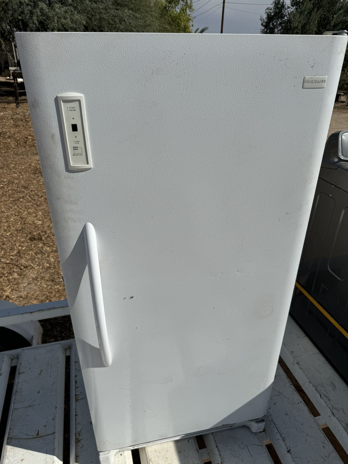Frigidaire Stand Up Freezer Frost Free White Works Perfectly for Sale in Eleven Mile, AZ OfferUp