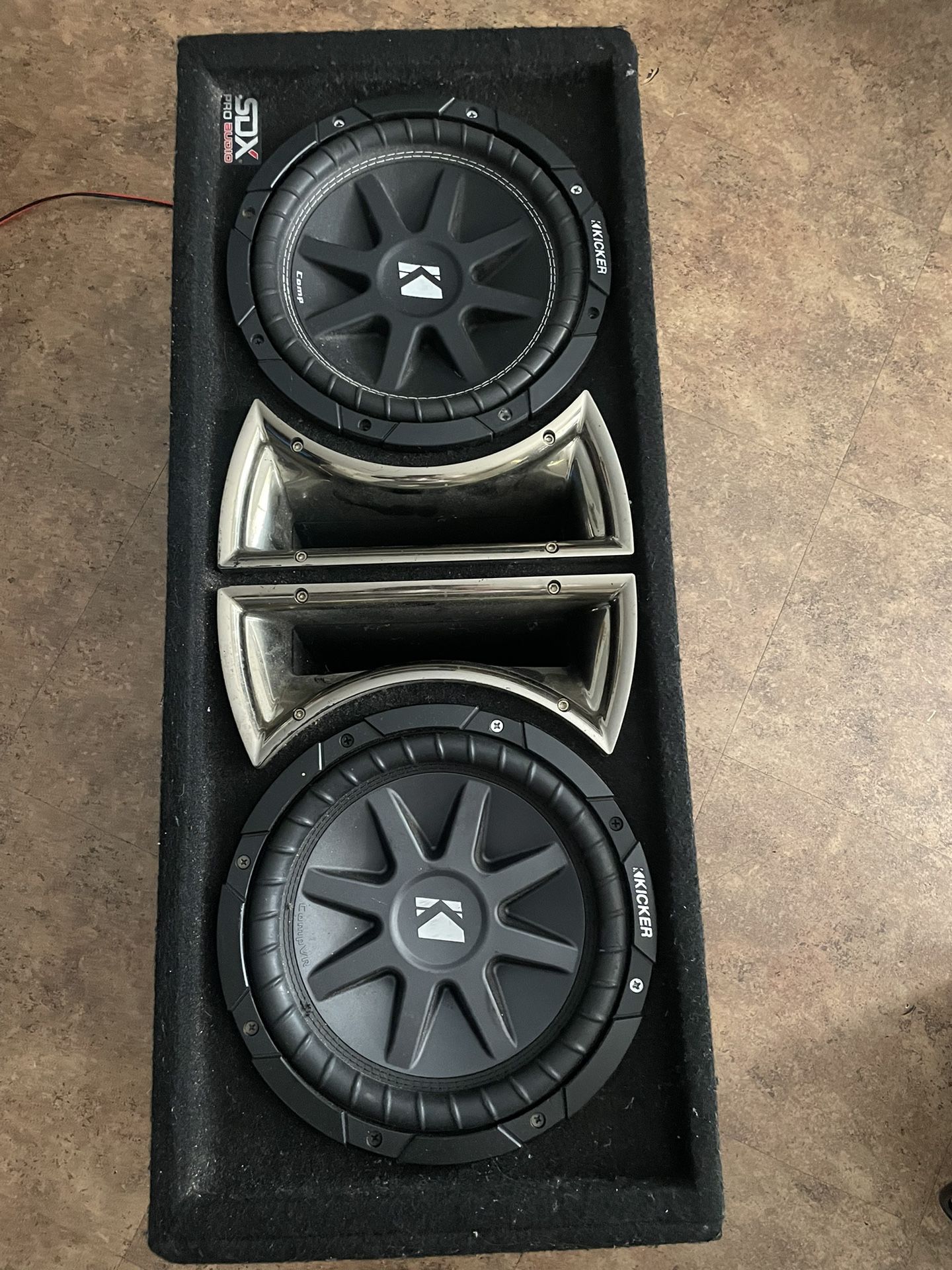 2 10s Kickers And Box Subwoofer 