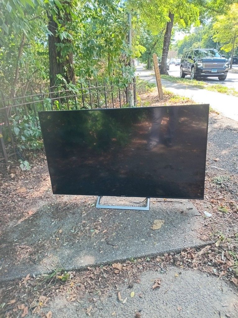 Sony Bravia 65” 4K Ultra HD LED Smart TV (2017 Model) – Only $100!