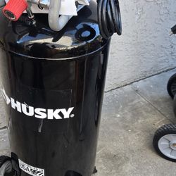 Compresor Husky  20 Galones Oil Free 