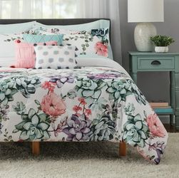 🌸 Floral Bedding Set – Comforter, Shams & Decorative Pillows 🌸