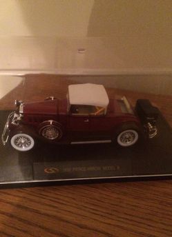 1930 Pierce Arrow model B car in case