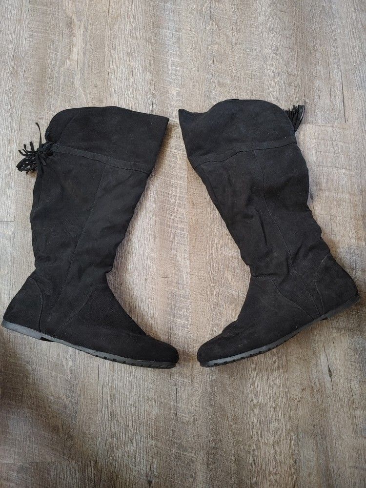 Women 9M Ram-Bora boots $3