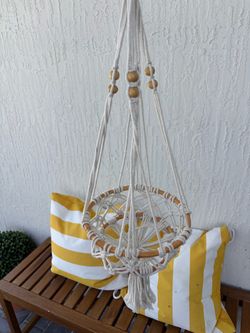 Macrame hanging plant holder