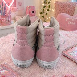Vans tennis shoes for girls and young women 