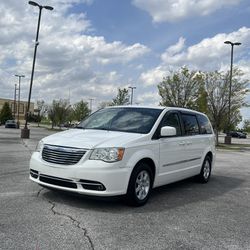 2012 Chrysler Town and Country Touring 