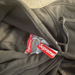 Supreme hoodie size large but fit like a medium brand new