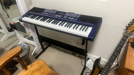 Piano for sale very very brand new in the box and very good never used just opened and it works perfectly fine