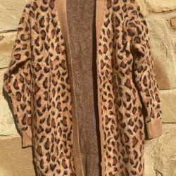 New Boutique Woman’s Size Medium Cheetah Sweater Cardigan-FIRM