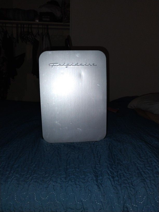 Mini Fridge Frigidaire