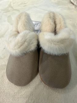 New Old Navy Infant/Baby Girl Booties with Faux Fur Cuffs 12-18 Mo