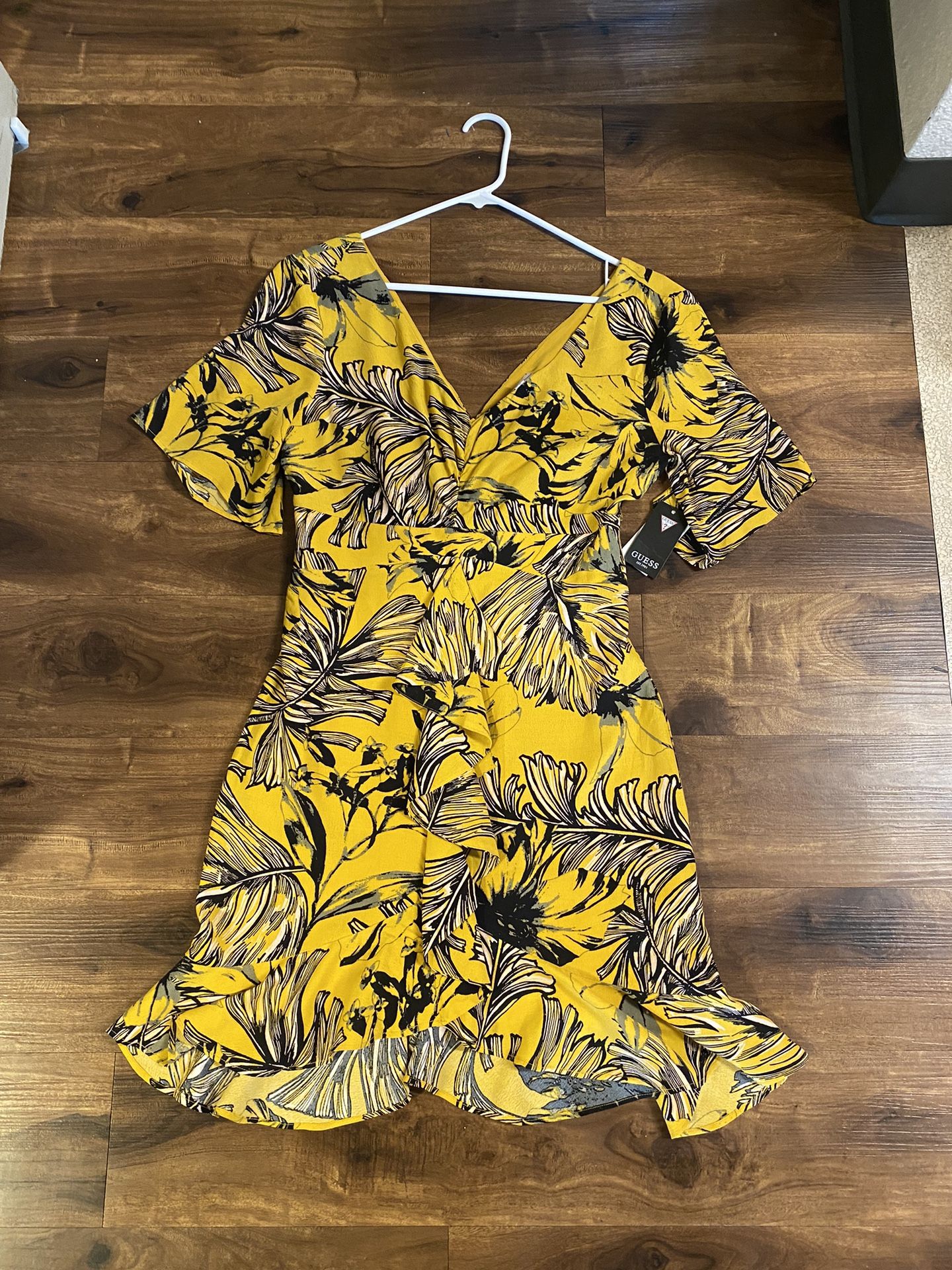 Brand New Woman’s Guess brand Yellow Floral Dress Up For Sale 