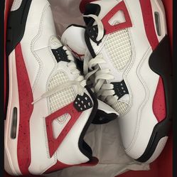 Jordan’s 4s Size 9.5