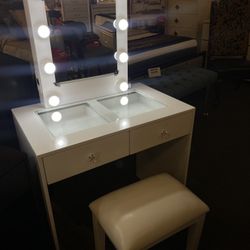 🌟White Makeup Vanity w/Lights and USB and Stool👉Free Financing Available 👉 NO Credit Check 
