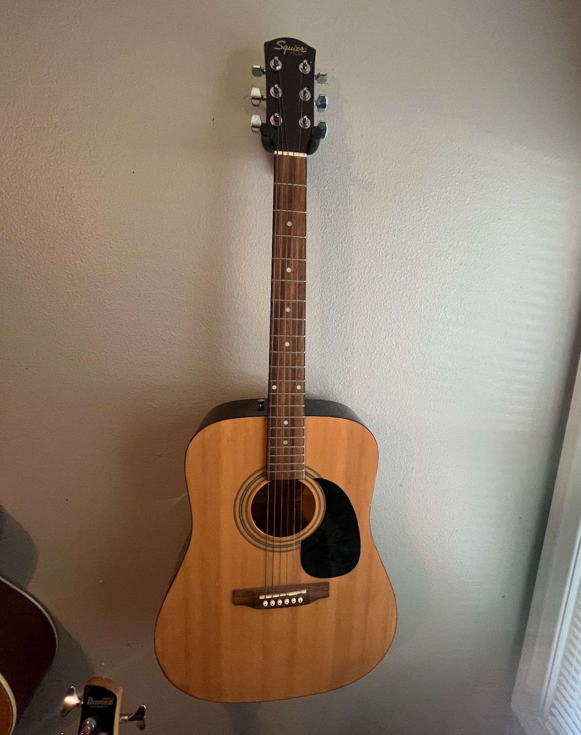 Squire SA-100 By Fender Acoustic Guitar