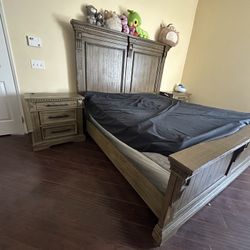 Blairhurst King Panel Bed with Dresser and Nightstand
