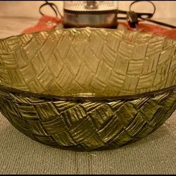 Vtg Avacado Green Basket Weave Indiana Glass Serving bowl 9 diameter