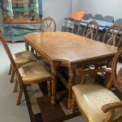 Dining Room /China Cabinet With 6 Chairs 