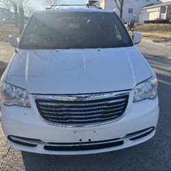 2013 Chrysler Minivan Drives Like New