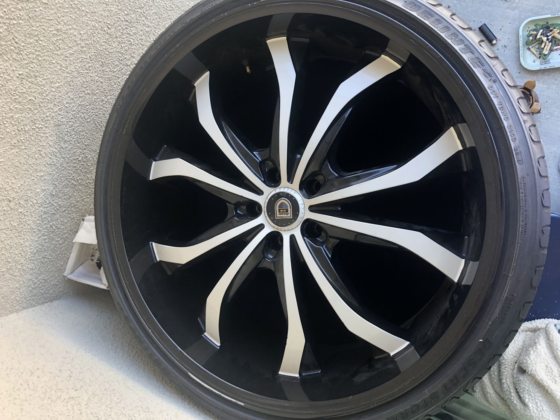 Reconditioned Lexani Lust CUSTOM White rims 24 inch (range Rover sport)