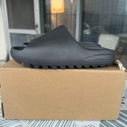 Yeezy Slide Onyx - Size 9